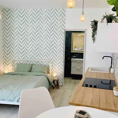 Roof Luxury Center By Namaste Elite